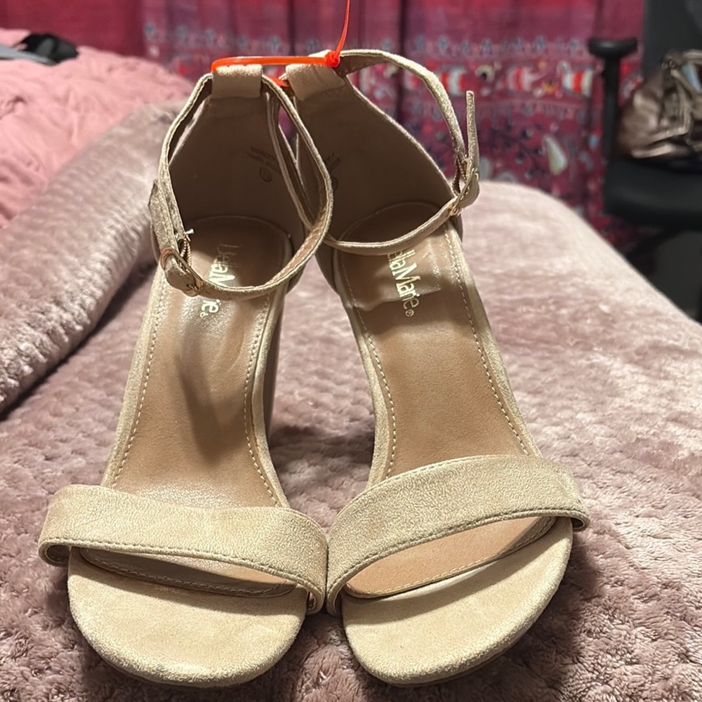 Bella Marie Cream Heels with Ankle Strap size 10 NWOT